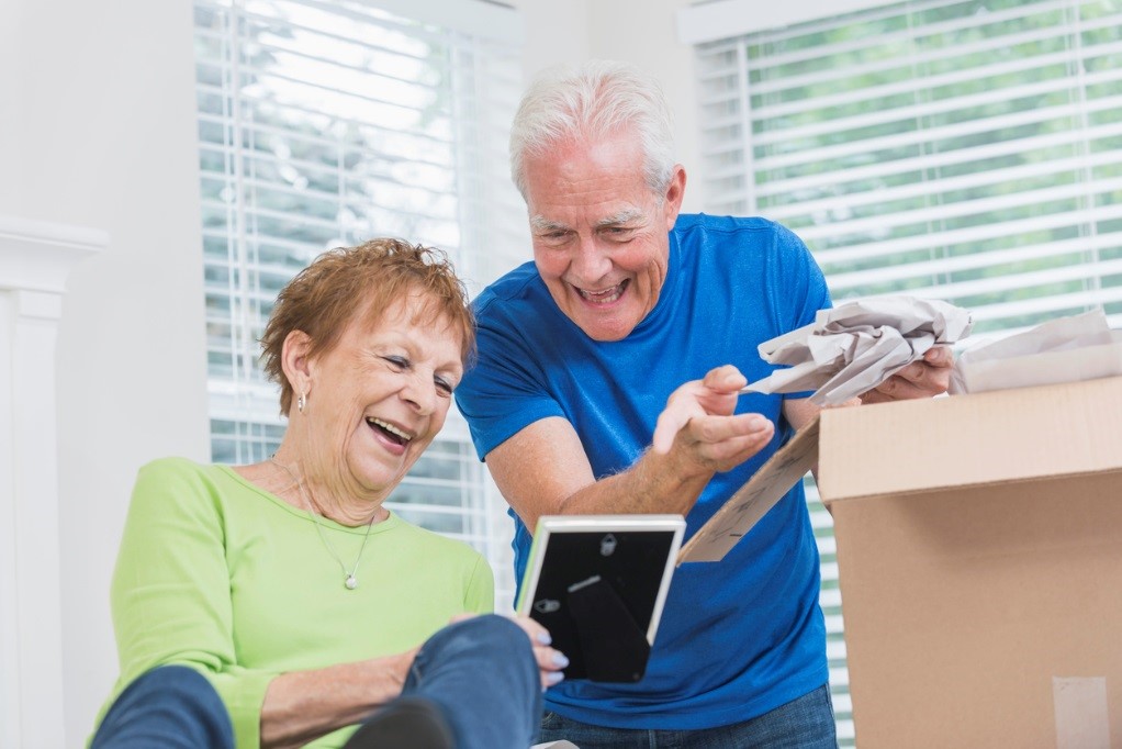 senior- retiree-couple packing-moving- in
